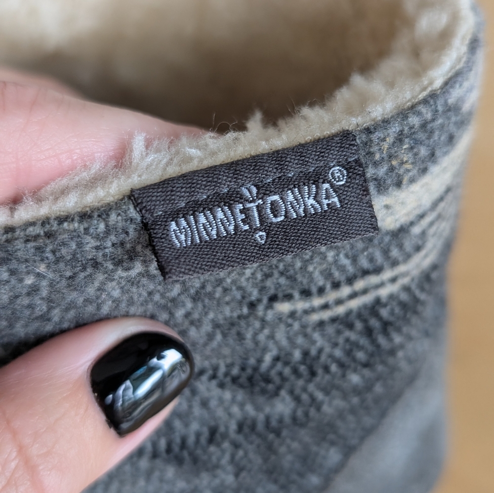 Minnetonka | Grey Suede Torrey Indoor / Outdoor Slippers, Size 11 - Picture 15 of 16